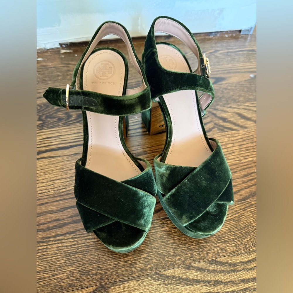 NWOT Tory Burch green platform heels - Picture 2 of 4
